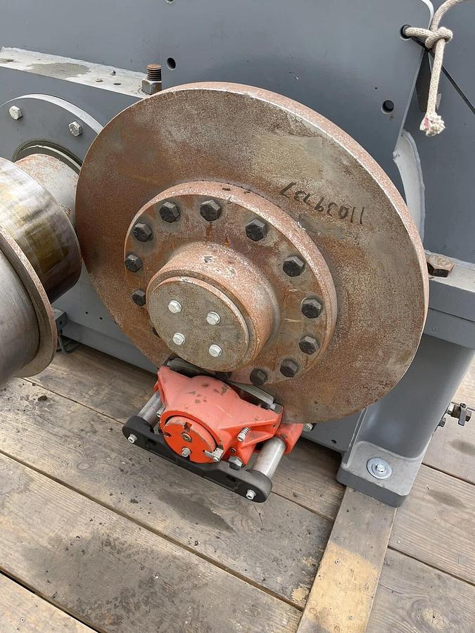 Refurbished Metso Drives helical gearbox 50026 CHG148M2.0-DBT ratio 3.586:1.9 1236 kW