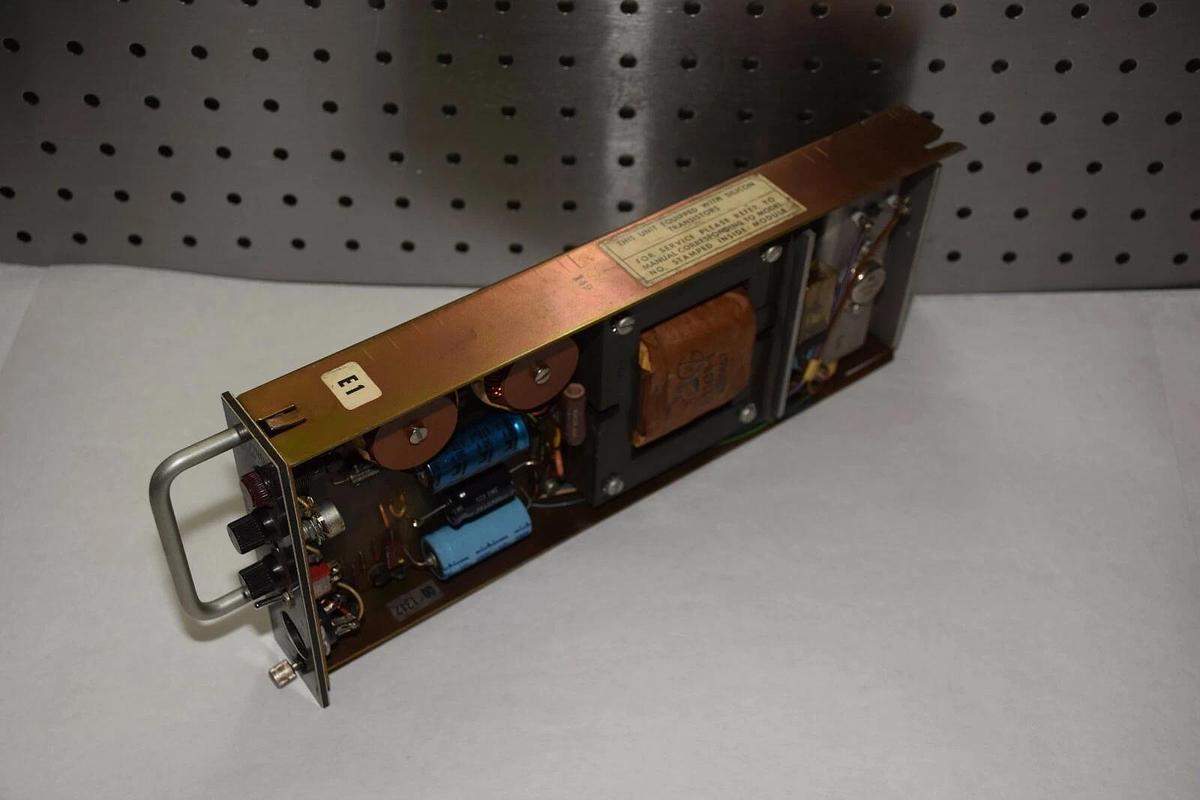 Used QUINDAR QP-17 QP17 115VAC IN 12VDC Out Power Supply