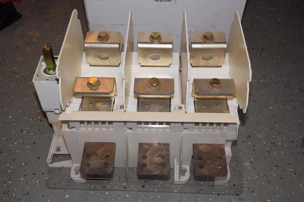 Telemecanique GS1TU3 Fuse block Disconnect Switch GS1 TU 3, (New)