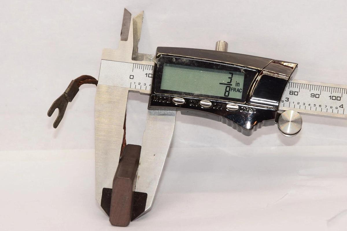 SEE SPEER Carbon Motor Brush Brushes 690 1" x 3/8"  (NEW - Lot 2)