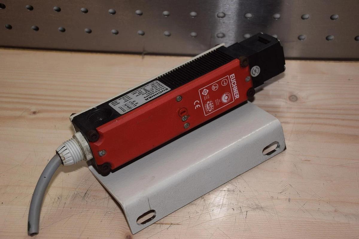 Used EUCHNER TP4-4131A024PG 250V SAFETY SWITCH