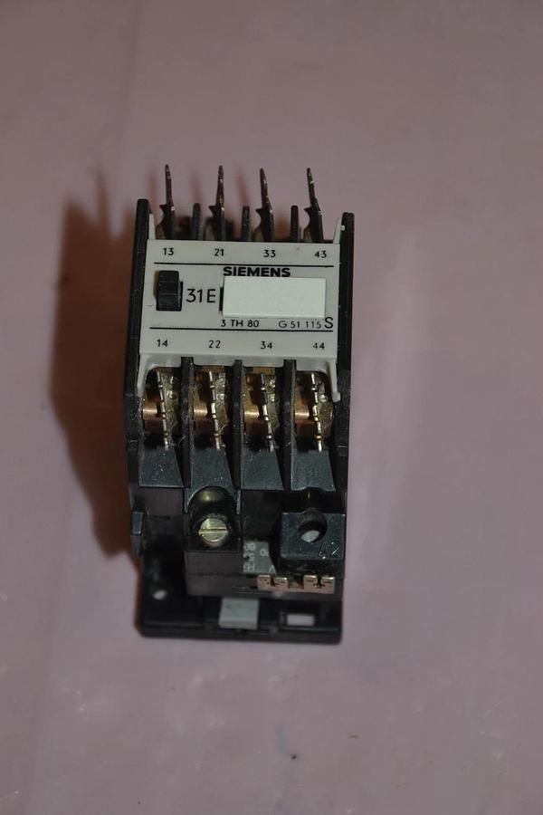 Used SIEMENS AUXILIARY CONTACT 3TH8031-0E 31E 3 TH 80 G 51 115 S