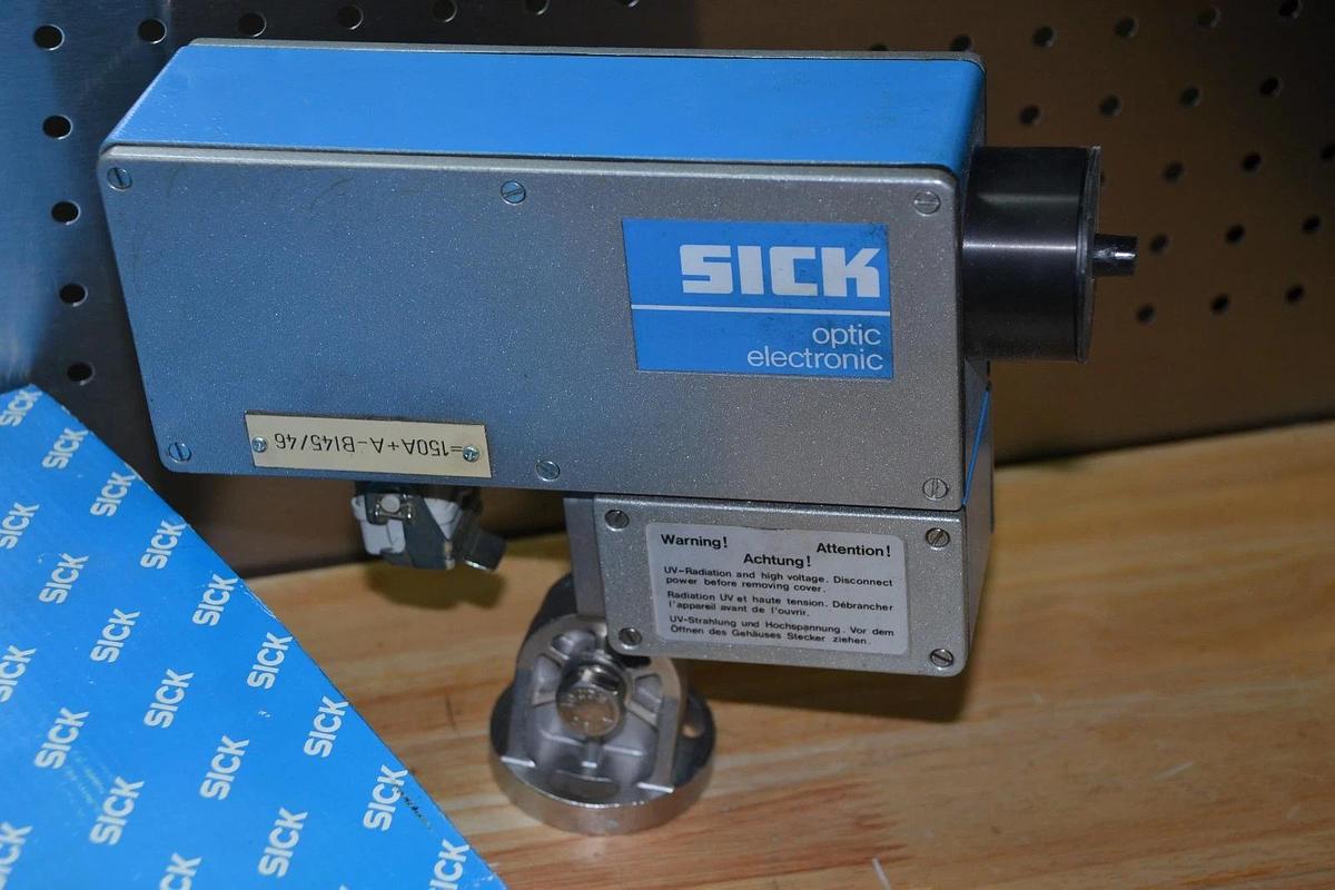 SICK OPTIC ELECTRONIC LUT1-400 Luminescence Sensor  LUT1400 *New*