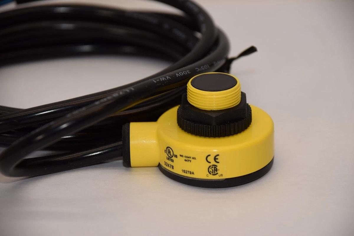 (NEW) BANNER T18AW3R , 32478 20-250V Self Contained Barrel Mount Sensor Module