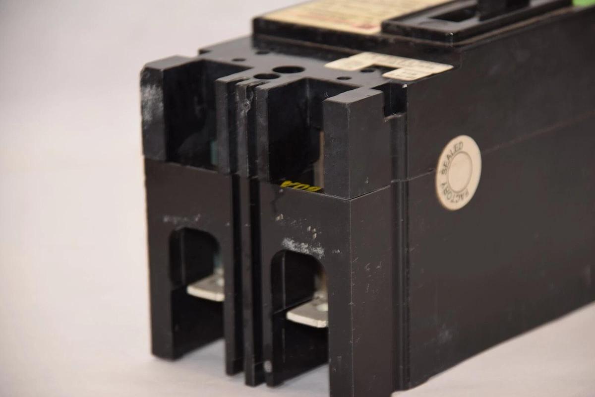 (NEW) CUTLER HAMMER REA2050 50A 2 Pole 240Vac Circuit Breaker