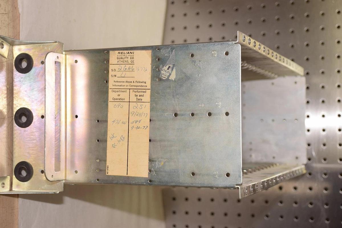 Used RELIANCE ELECTRIC / ASEA BROWN BOVERI 103615-28RE 84587-R 10 SLOT CHASSIS