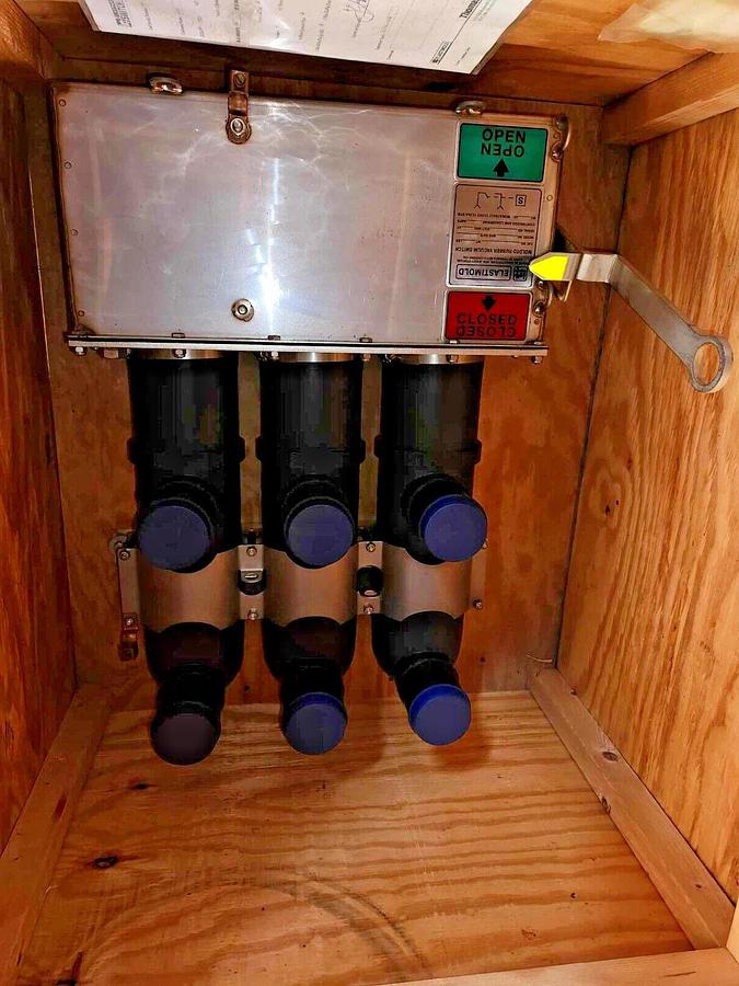 Elastimold Molded Vacuum Switch 15kv MVS3-21-15 MVS3-21-15-22  200Amp 200A (NEW)