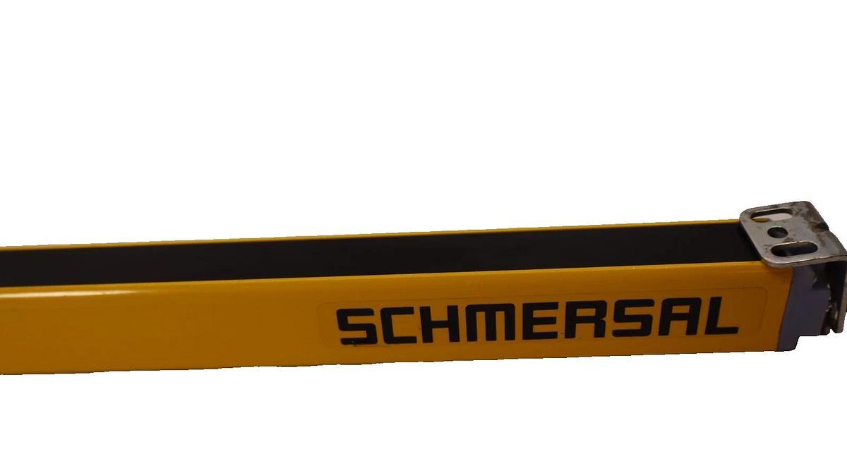 Used Schmersal Safety Light Curtain RECEIVER SLC440COM-ER-0810-14 .3-7.0m 24VDC