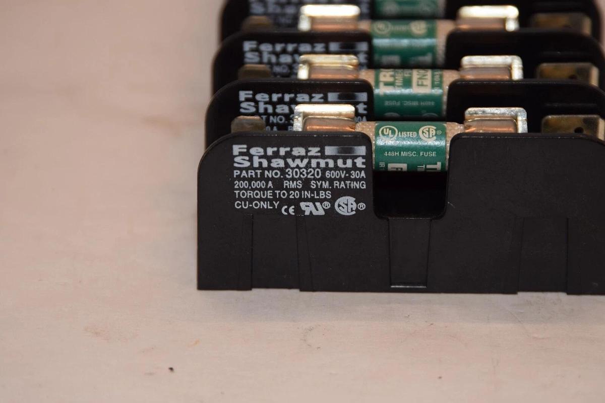 Used FERRAZ SHAWMUT 30320 600V 30A 6 Slot Fuse Holder With Fuses 2.5A 15A