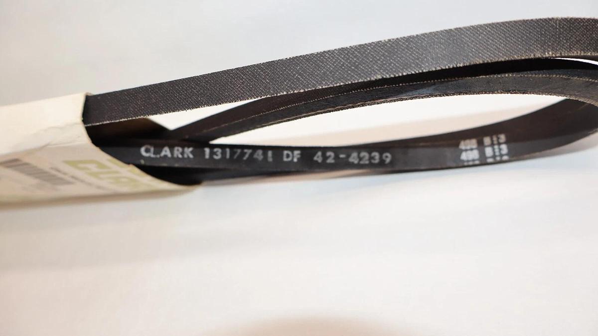 (NEW) CLARK 1317741 , DF 42-4239 V-Belt OEM USA