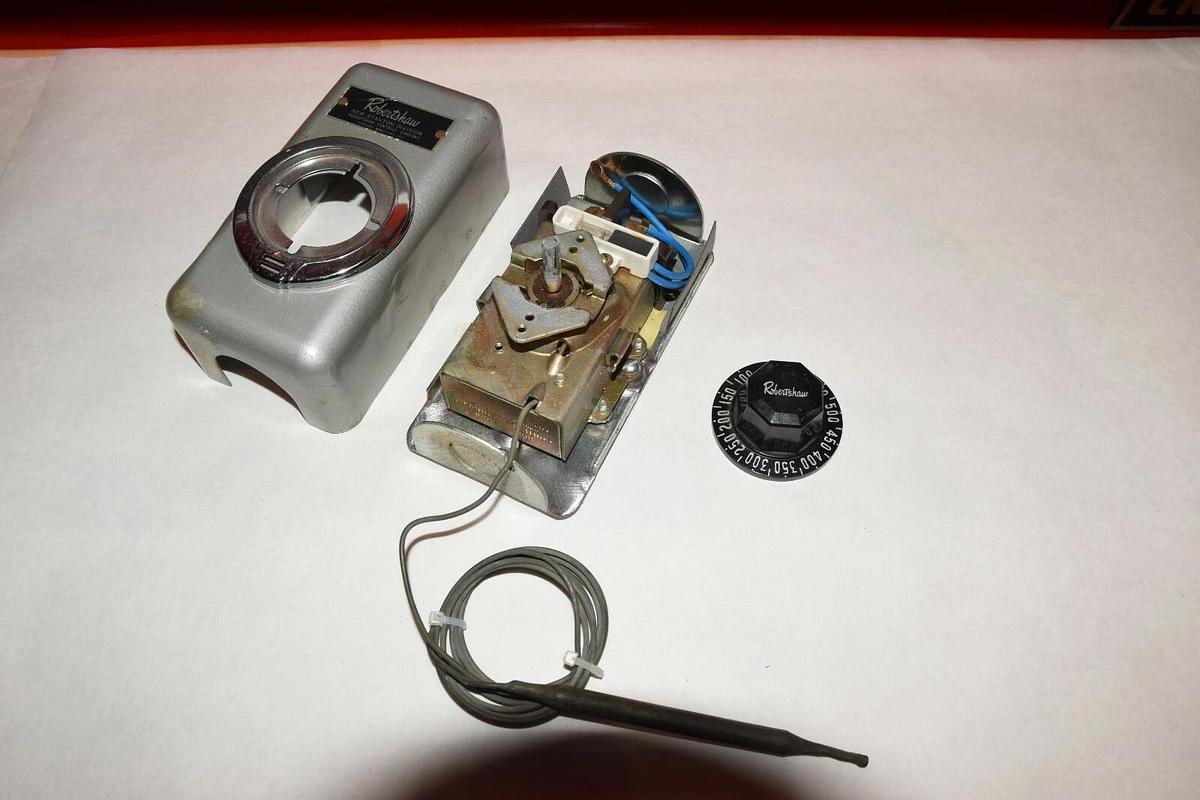 NEW ROBERTSHAW NEW STANTON DIVISION 100-550 TEMPERATURE RANGE