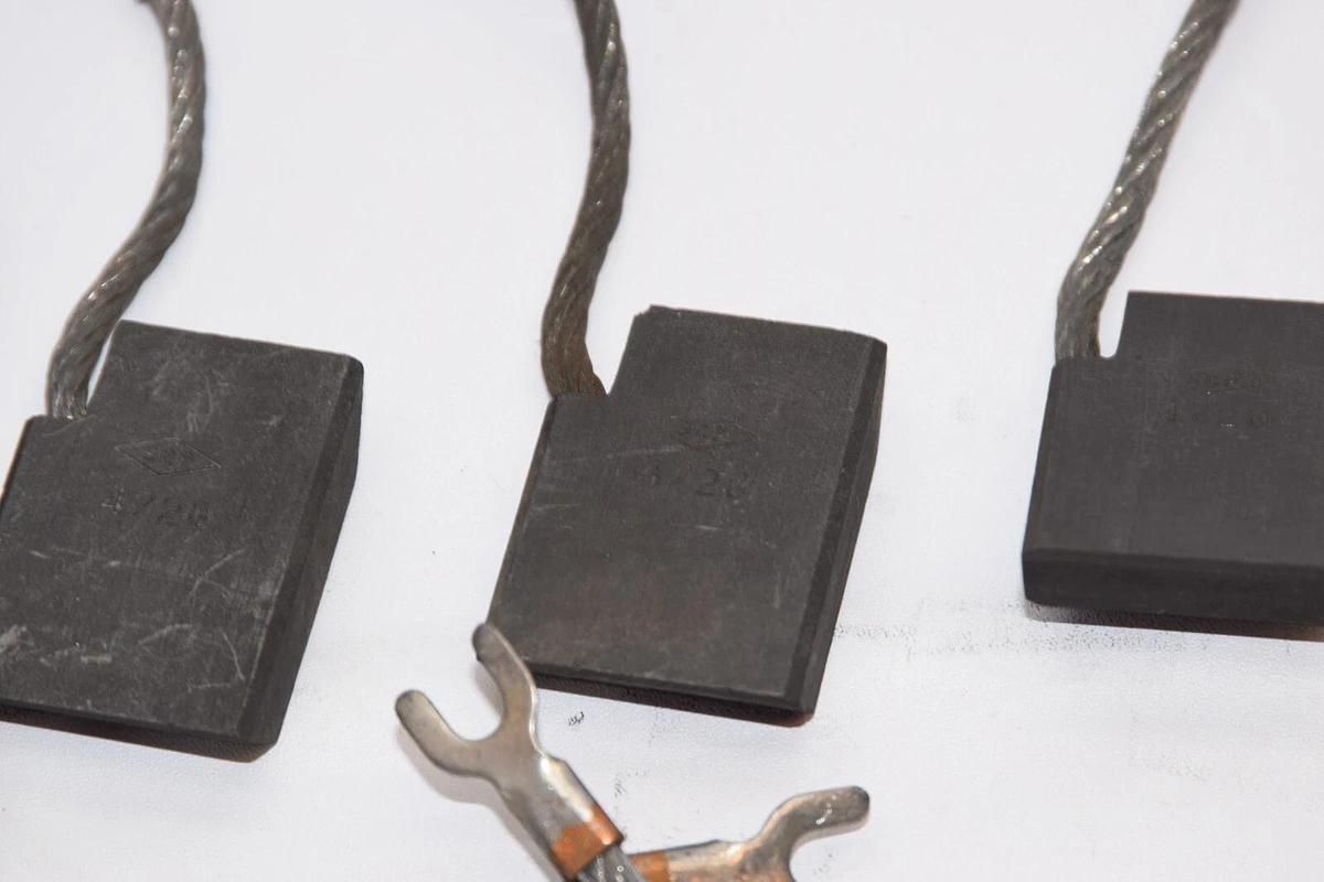 (NEW - Lot of 11) SCP 472G 1-2/8" x 1/2" Carbon Brush