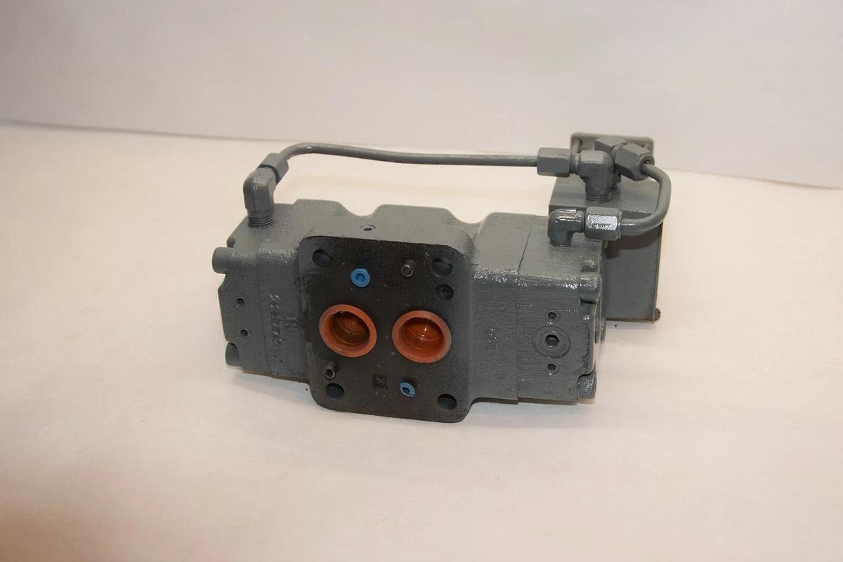 Used Racine FE1-EAAH-S06S-05 3000PSI Pressure Electrical servo Valve FE1 EAAH S06S 05