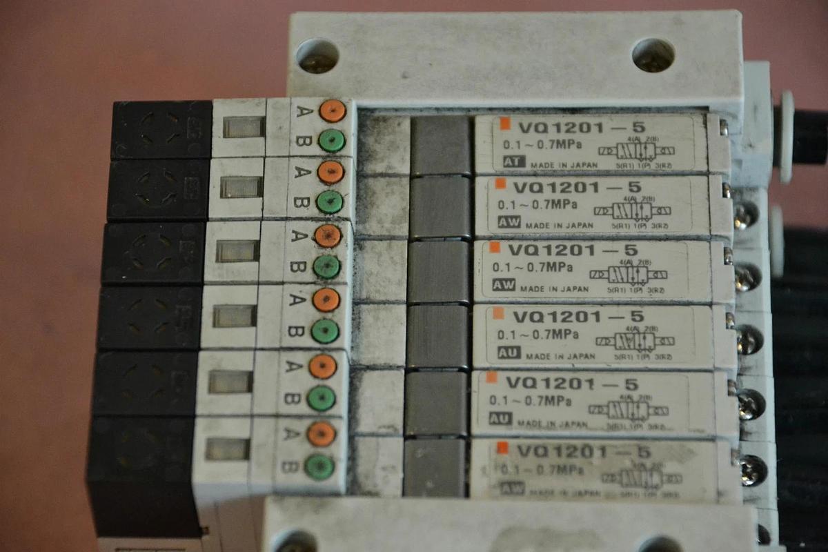 Used SMC VALVE MANIFOLD EX120-SMJ1 VQ1201-5 VQ1201 5 VQ12015