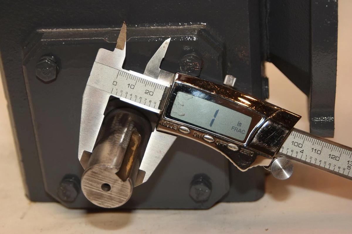 (NEW) STERLING ELEC. 206BQ010142 10:1 1" Shaft Gear Box / Speed Reducer