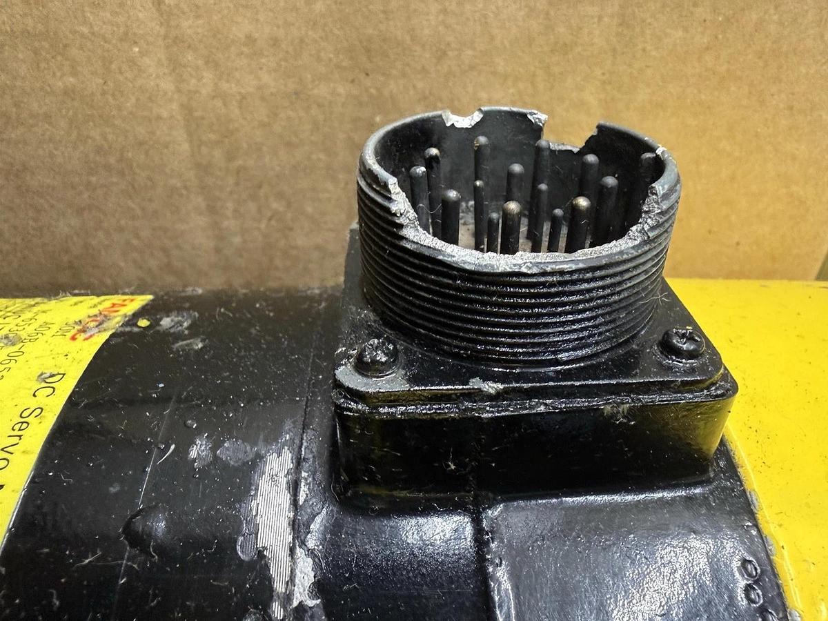 Used Fanuc DC Servo Motor 30M A06B-0653-B011-R A06B0653B011R *Connector chipped READ