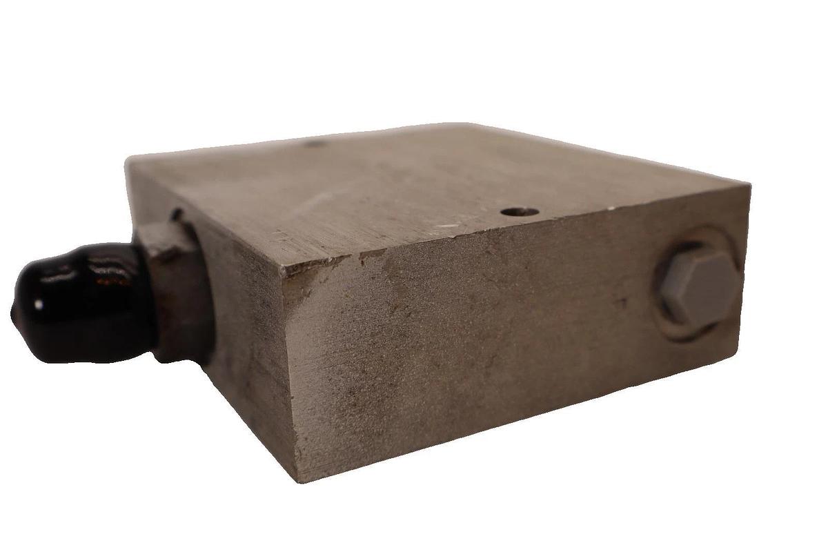 Used Weco 352-50001 Altec Flow Divider 40-136