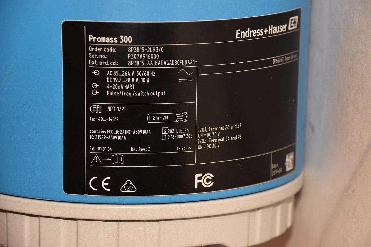 Used ENDRESS + HAUSER 8P3B15-2L93/0 , 1/2" DN15 Promass P 300 Flowmeter