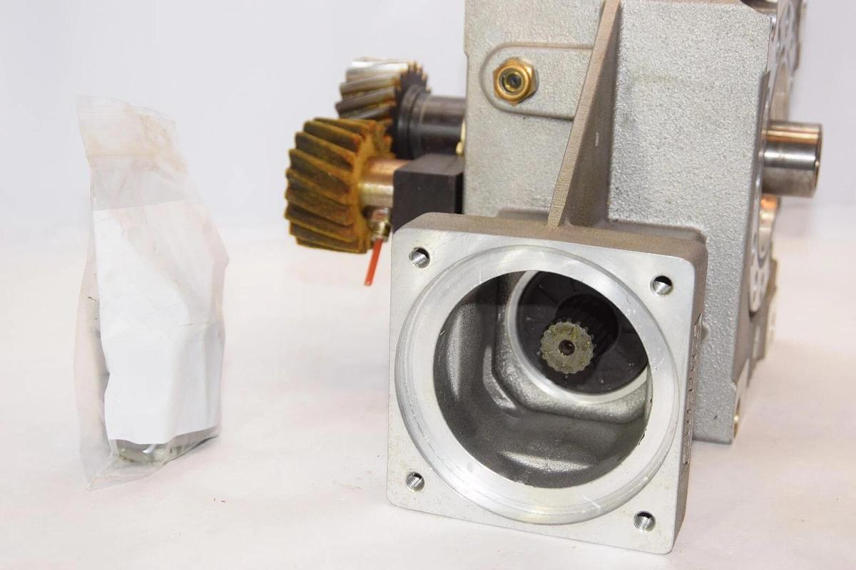 Used ATLANTA 58 84 509 635kw 4000U/min Gear Reducer *Chipped*