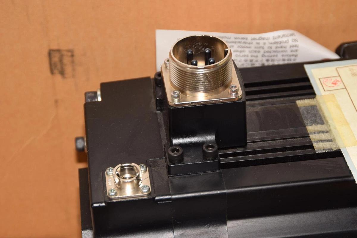 Mitsubishi Servo Motor C-HF354BS-A51 HF354BS HF354BS-A51 3.5kw 3000r/min (NEW)