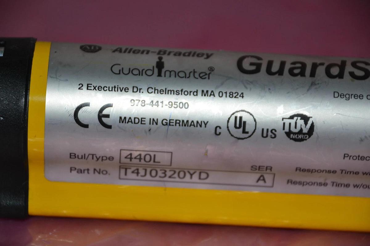 Used Allen Bradley AB Safety Light Curtain GuardShield T4J0320YD 440L SER. A 24V 24 V