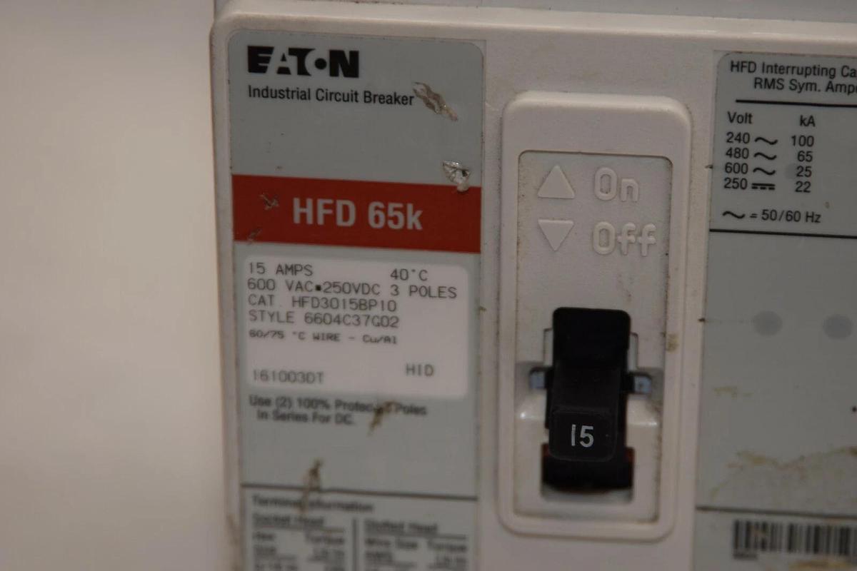 (NEW) EATON CUTLER HAMMER HFD3015BP10 15A 15 Amp A 3P 600Vac Breaker *Chip*