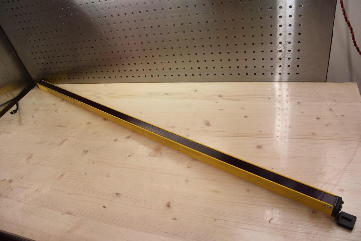 Used STI MICRO 70117-1042 MC47SR-20-1125-X TRANSMITTER SAFETY LIGHT CURTAIN