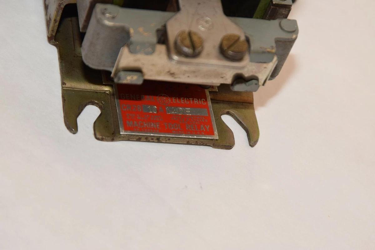 Used GENERAL ELECTRIC CR2810A14DE CR28 110V Coil Machine Tool Relay