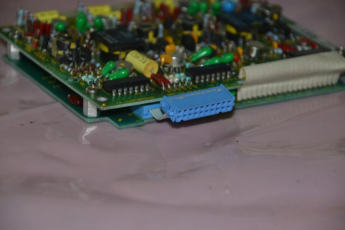 Used CUTLER HAMMER EATON INPUT BOARD CARD MODULE ASC1065-15 RA1