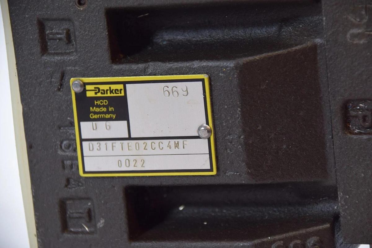 PARKER Prop Directional Control Valve D31FTE02CC4NF0022  D1FVE02BCNF0B22 (NEW)