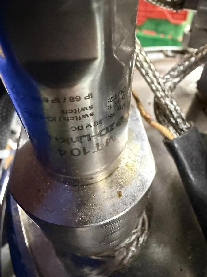 Used Binks 0910-4031 SS 2.8 Gal Steel Pressure Tank w/ Gast air Agitation