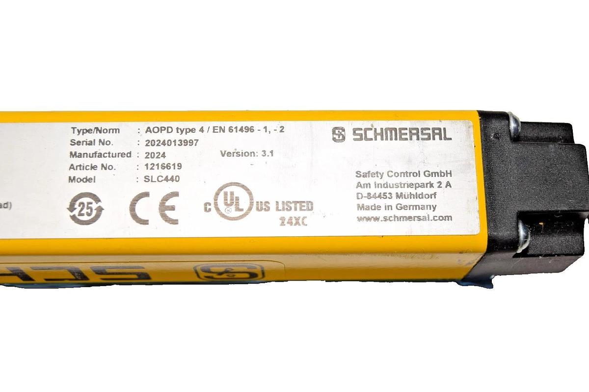Schmersal Safety Light Curtain EMITTER  SLC440-E-0490-14 24VDC (New)