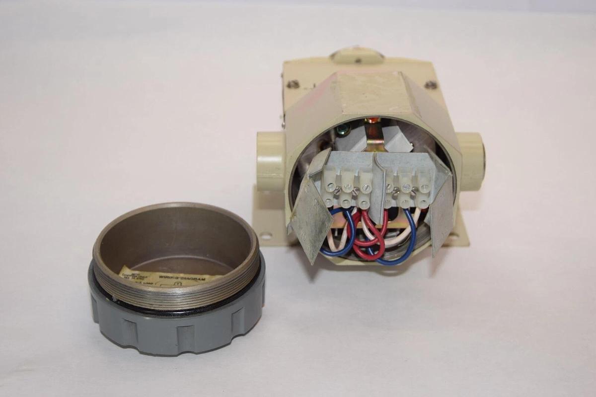 Used ASHCROFT PPDN7GGB25 XK3 15A 125/250/480Vac 30/500psi Pressure Sensor Switch