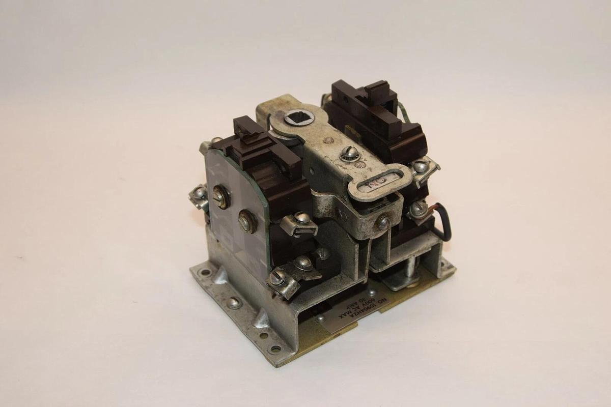 Used CUTLER HAMMER 10904H2A 600V 30A Coil Starter