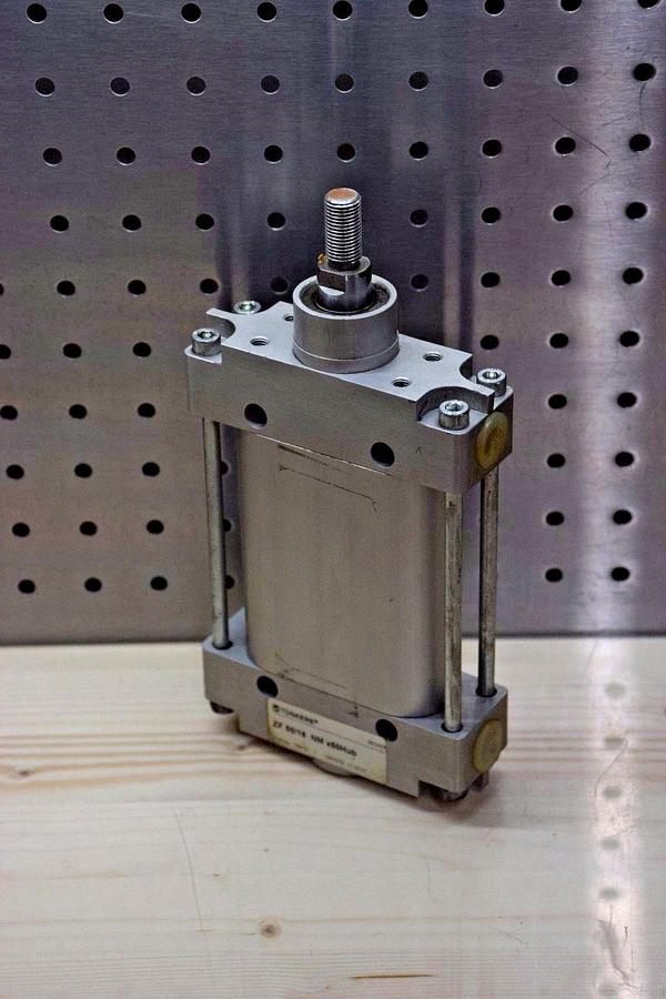 TUNKERS ZF 50/18 NMX50HUB  1 3/8" BORE 2" STROKE PNEUMATIC CYLINDER NEW