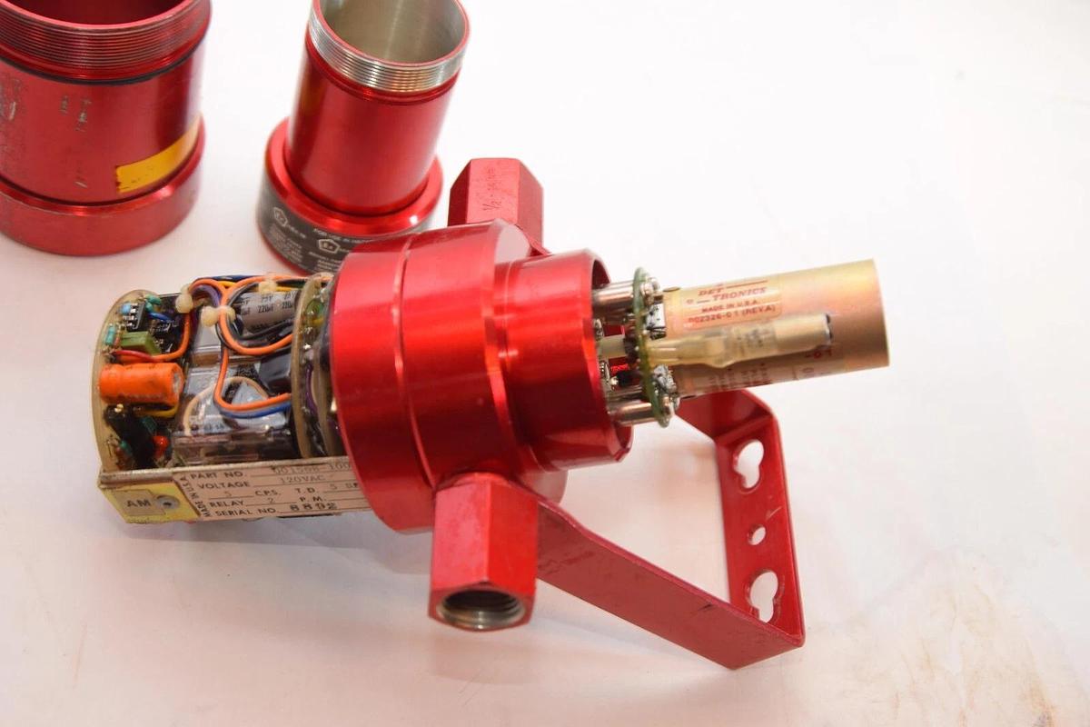 Used Det-tronics UV Fire Detector Controller  U7600B4722  U7600 B4722 120V