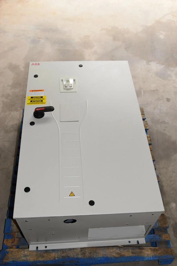 Used ABB ACH550-PCR-157A-4 157A 100kA 125Hp 3Ph Pump Drive