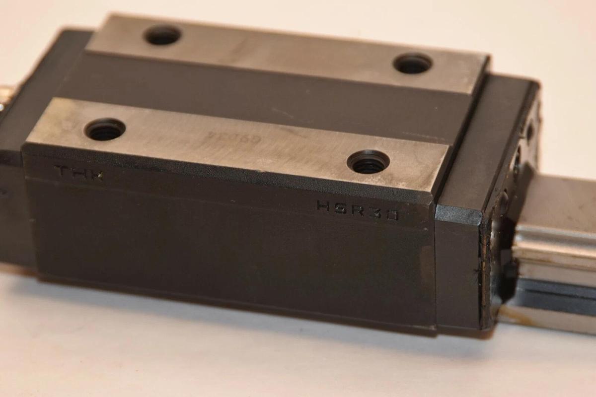 (NEW) THK HSR30LR1SS+520L 520mm Length 30mm Bar Width Linear Guide
