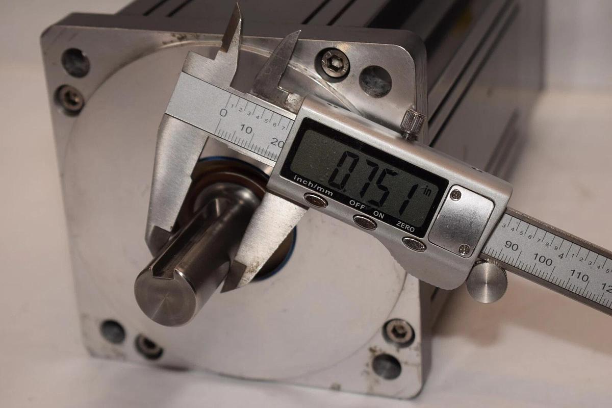 PARKER MPC1141X-117621 Servo Motor 3ph 460v 3.4hp 2.5kW MPC1141X117621 A (NEW)