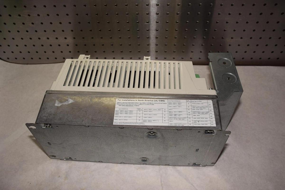 Used ABB  VFD Motor Drive ACS800-U1-0002-2 P901 1.5 HP 208- 240 VAC