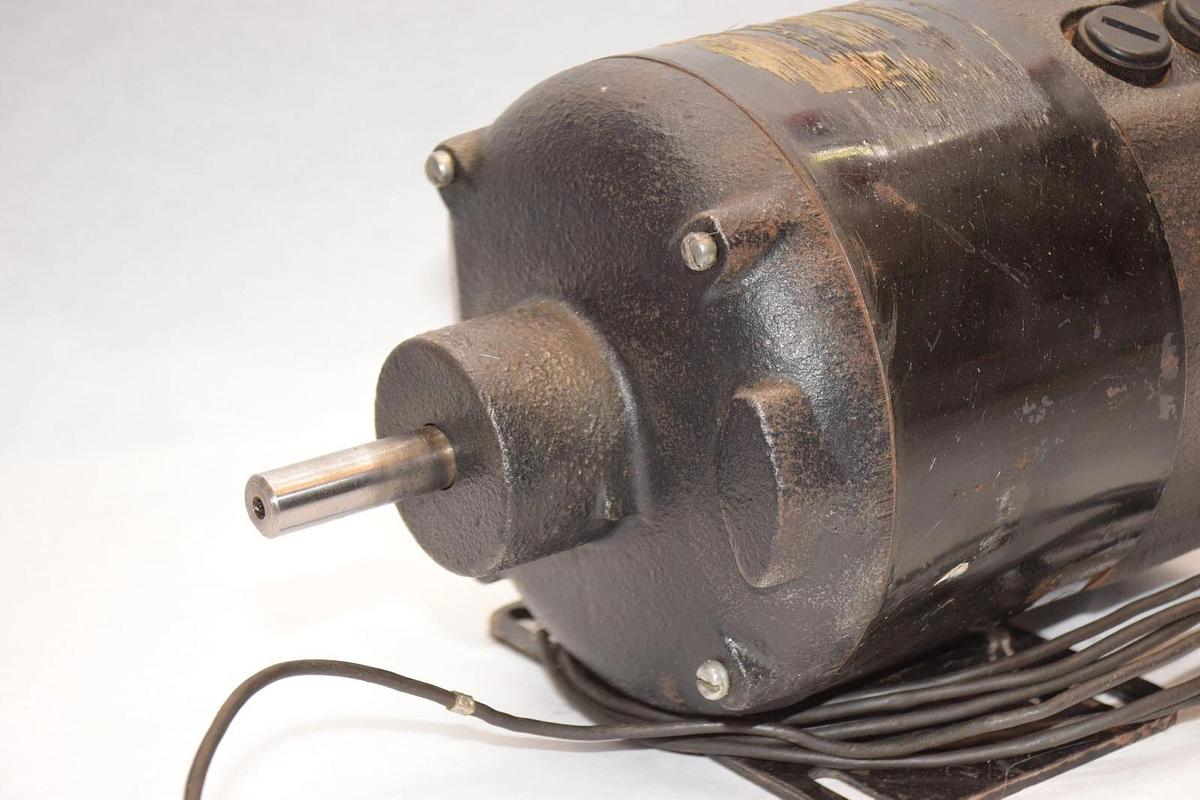 Used GENERAL ELECTRIC 5MJ35CB1C 55V 60Hz 0.50" Shaft Electric Motor