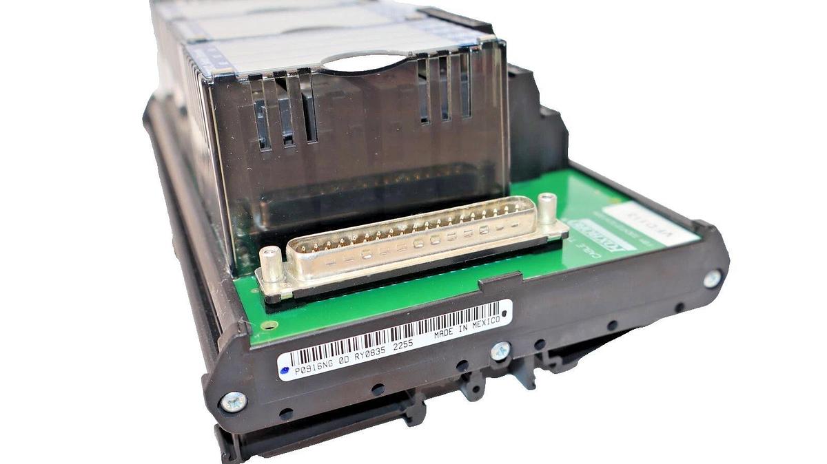 Used FOXBORO INVENSYS FBM2424 P0916NG 0D RY0835 External Switch 16 Output