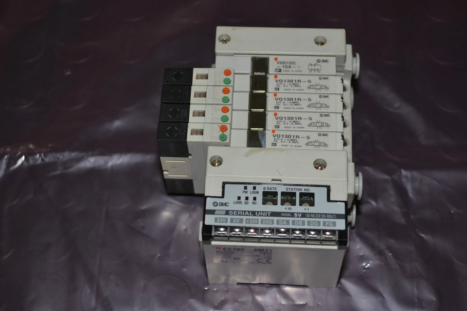 Used SMC VALVE MANIFOLD EX120-SMJ1 VVQ1000-10A-1 VVQ1000 10A 1 VQ1301R-5 VQ1301R 5
