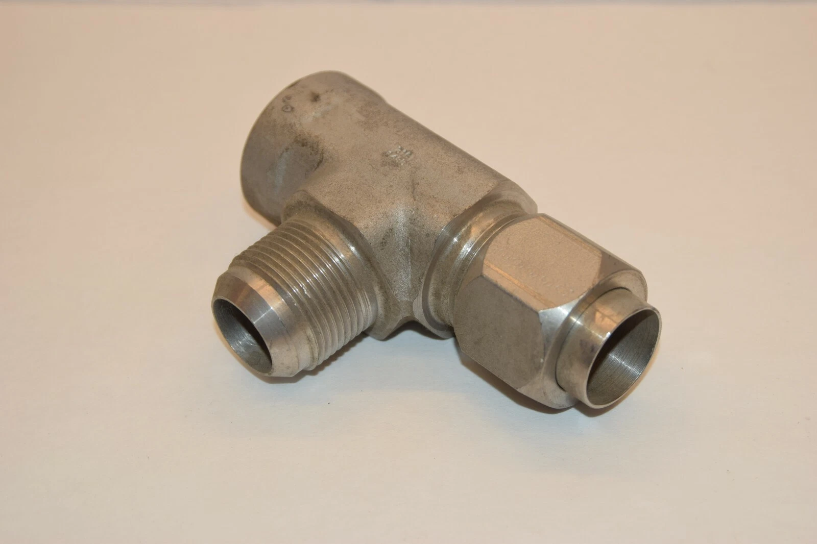 NEW PH 319-05582 1" NPT TEE TUBE FLAIR T Fitting STAINLESS STEEL Swagelok ?
