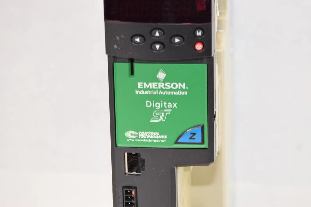 Used EMERSON DST1401 380-480V 50/60Hz 3ph 2.6A Digitax ST Driver