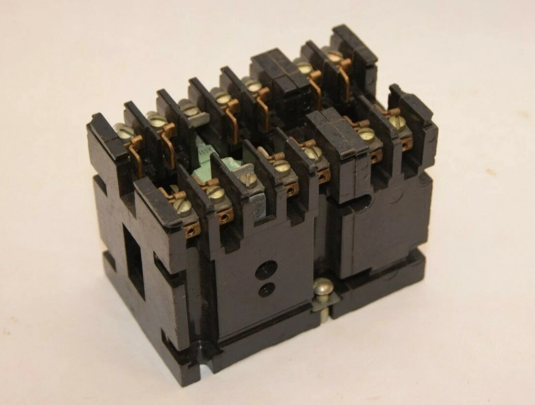 Used GENERAL ELECTRIC CR120A06002AA 115V 60Hz 300V 10A Series A Industrial Relay