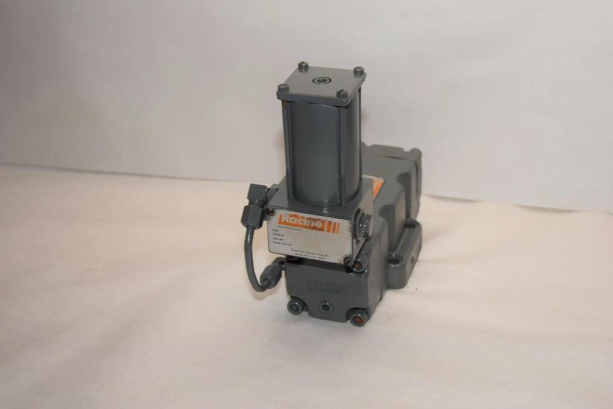 Used Racine FE1-EAAH-S06S-05 3000PSI Pressure Electrical servo Valve FE1 EAAH S06S 05