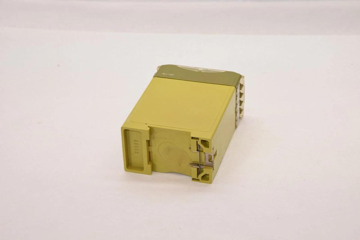 Used PILZ PA-1SK/D/220V/2UZ 250V 5A 40-60Hz Safety Relay Counter
