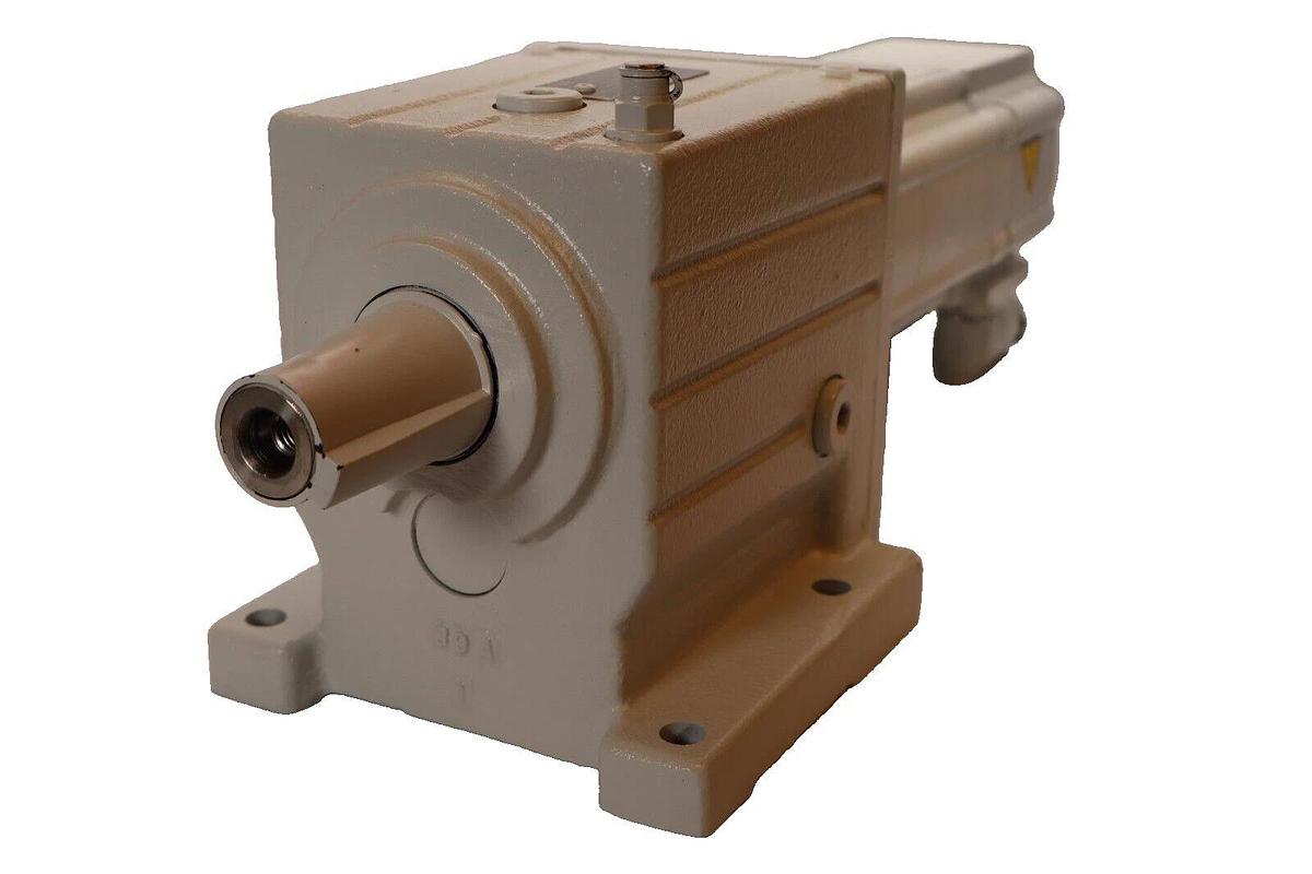 Lenze Gear Motor Gearbox GST05-2S VBR 09HC41 MCS09H41LRS0B0 1.6kW 160v (NEW)