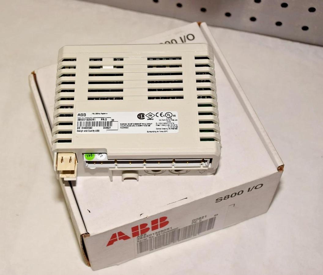 ABB 3BSE013250R1 D0821 8 Channel Digital Output Module (NEW)